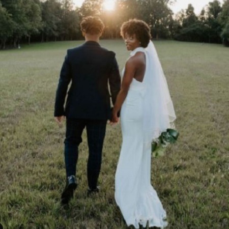 Tavior Mowry and his wife Zandya Fitzegarald in their wedding dress